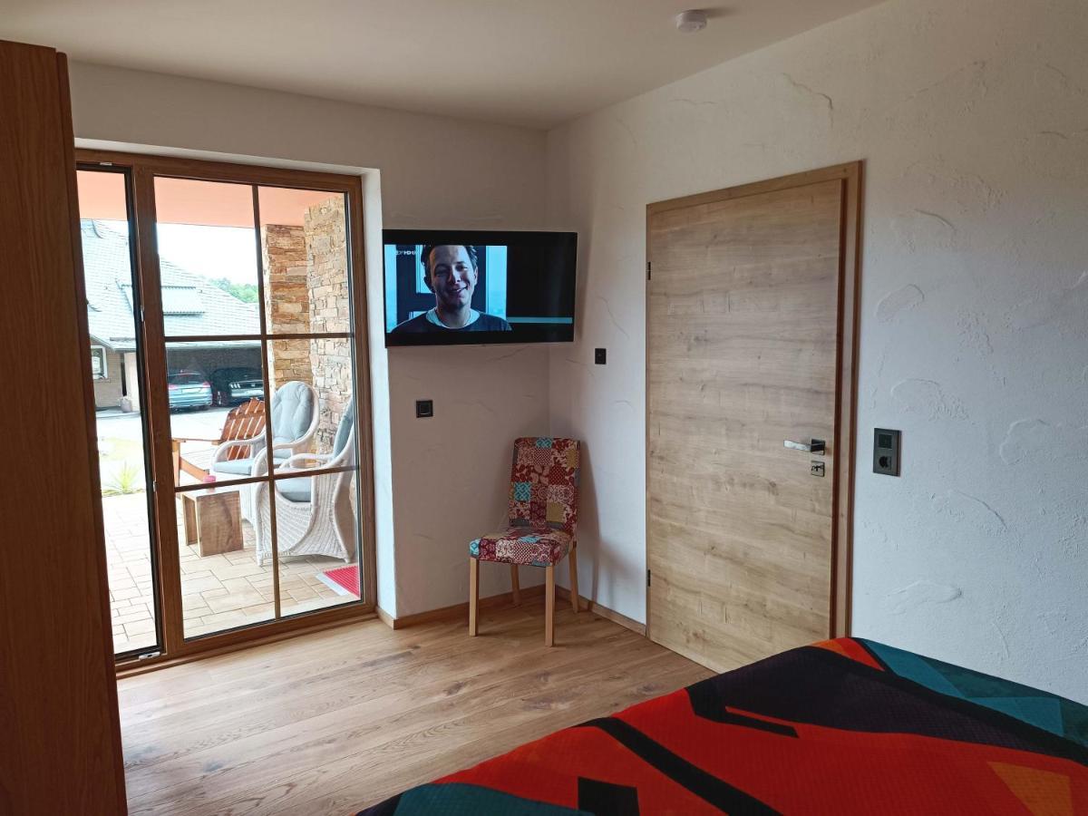 Luxus Ferienwohnung Chalet Seenaehe Schalkenmehren Luaran gambar